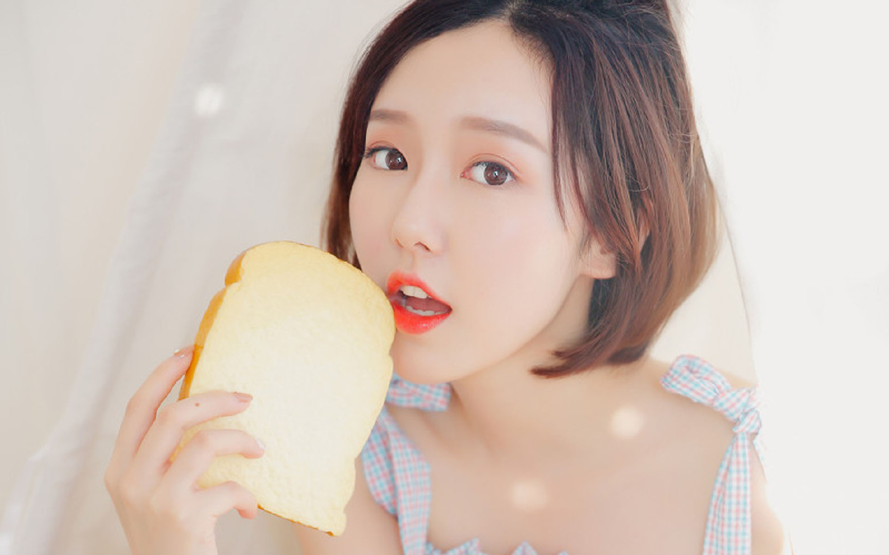 开云网站-跨界合作：足球明星与时尚品牌的联名大片，足球明星代言