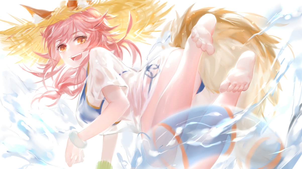 张伟丽身穿中国红亮相比赛现场,张伟丽首回合遭tko 丢掉金腰带